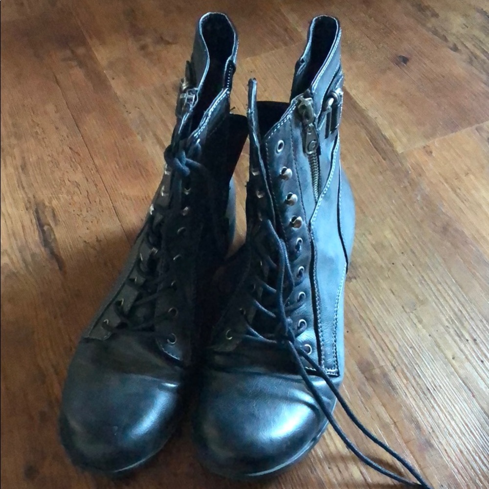Combat boots